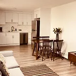 #202 Cozy Mountain View 2 Bedrooms In Dt